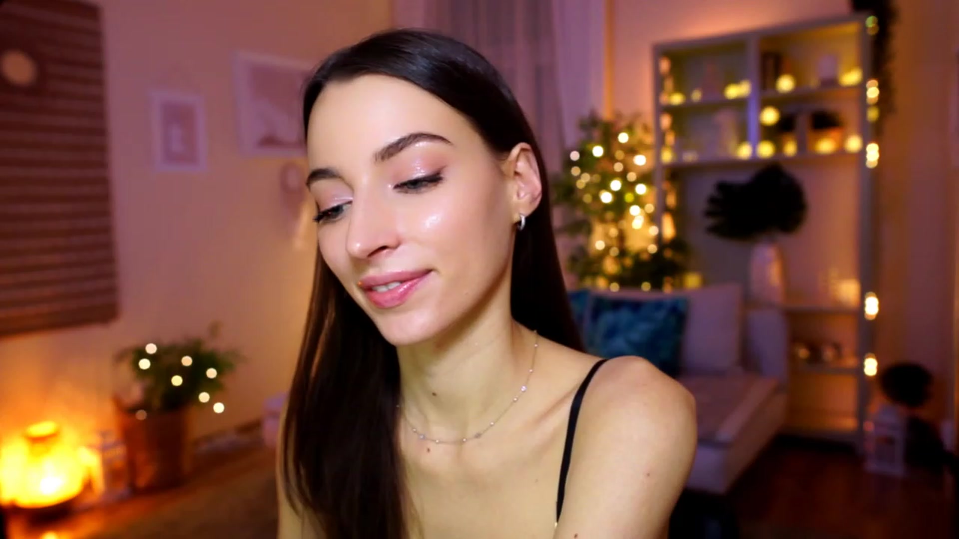 Gallery image thumbnail from Emily_grey69's myfreecams stream on, 01/31/2023, 18:20 image 19 of 20
