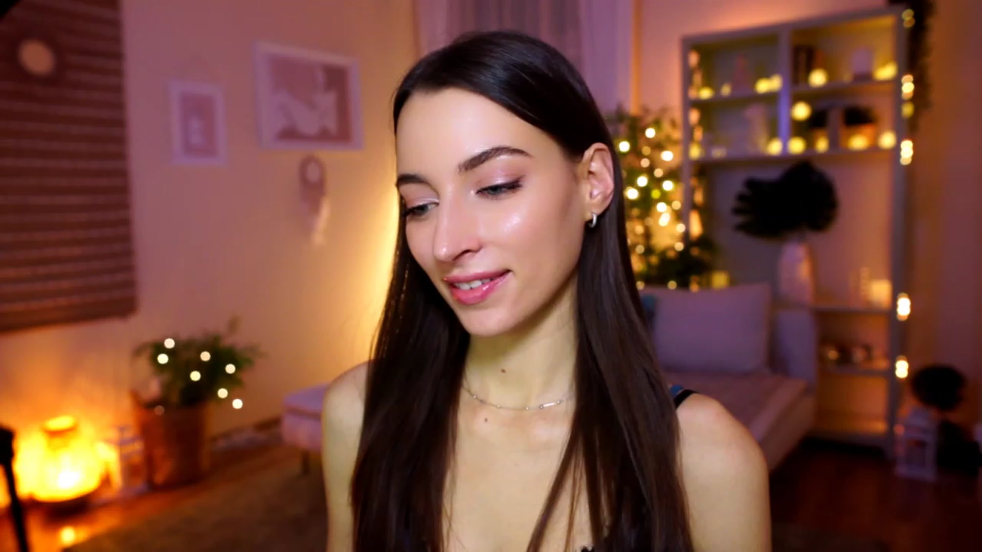 Gallery image thumbnail from Emily_grey69's myfreecams stream on, 01/31/2023, 18:20 image 7 of 20
