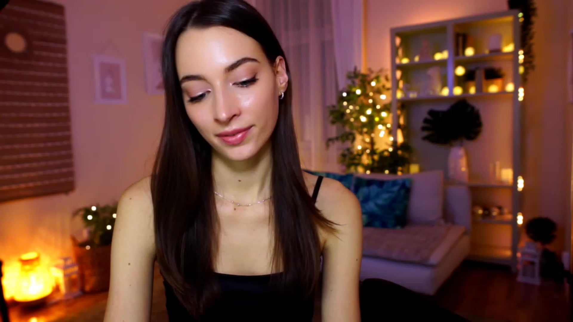 Gallery image thumbnail from Emily_grey69's myfreecams stream on, 01/31/2023, 20:01 image 11 of 20