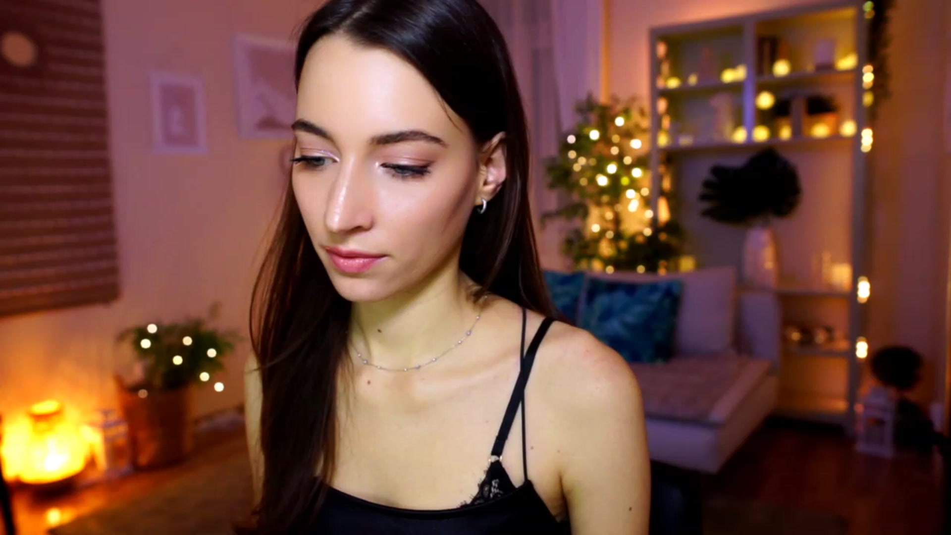 Gallery image thumbnail from Emily_grey69's myfreecams stream on, 01/31/2023, 20:01 image 3 of 20