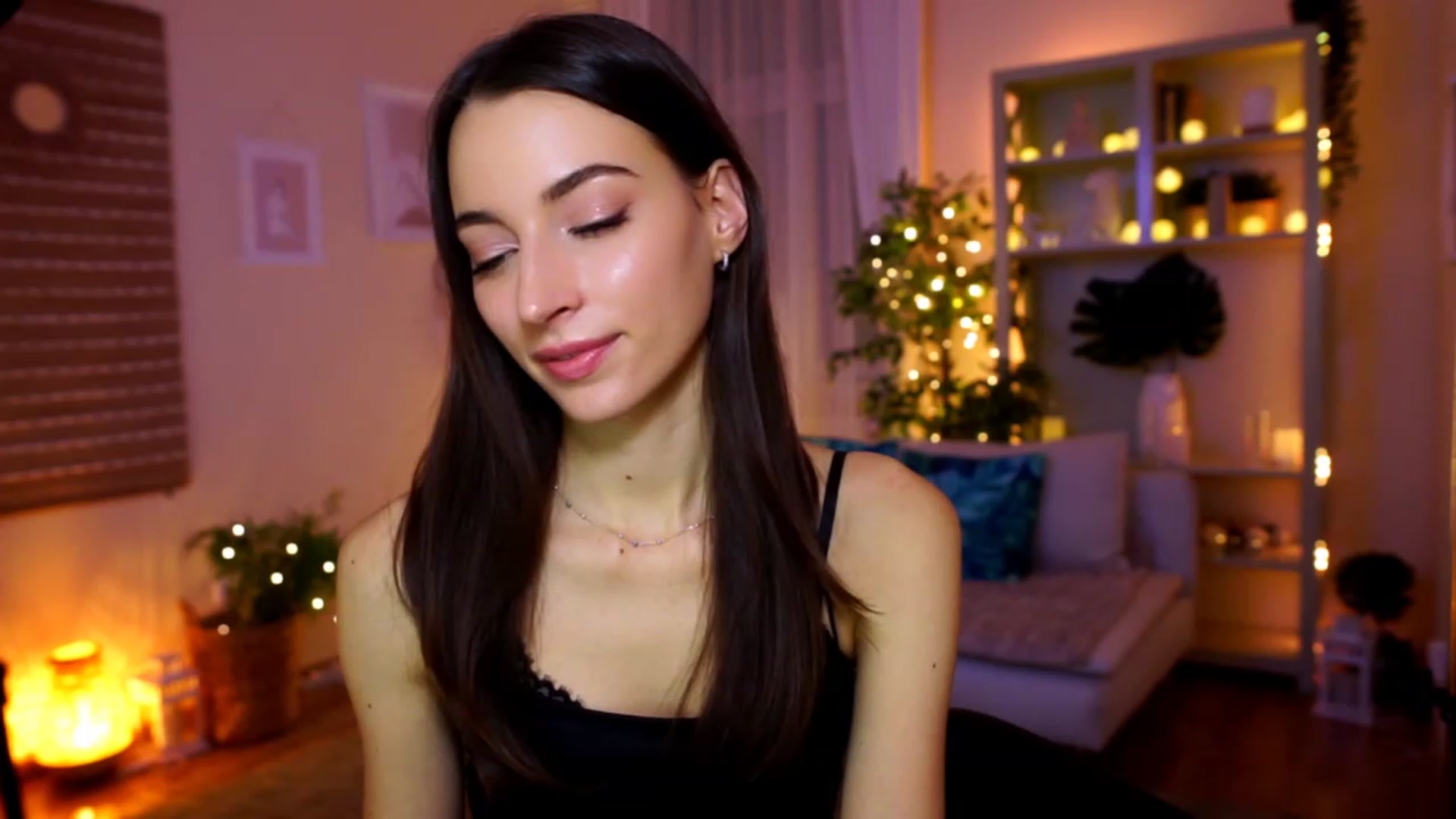 Gallery image thumbnail from Emily_grey69's myfreecams stream on, 01/31/2023, 20:01 image 12 of 20