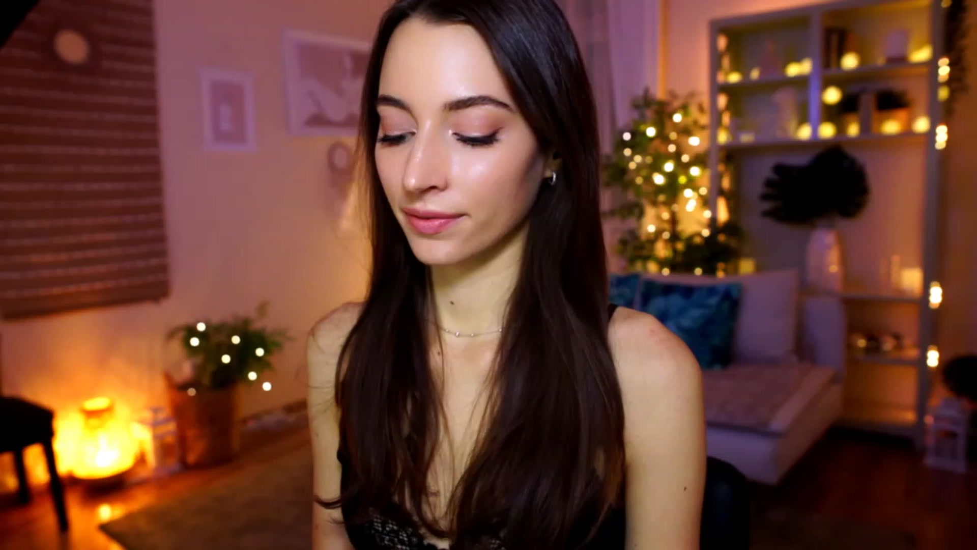 Gallery image thumbnail from Emily_grey69's myfreecams stream on, 01/31/2023, 20:45 image 20 of 20