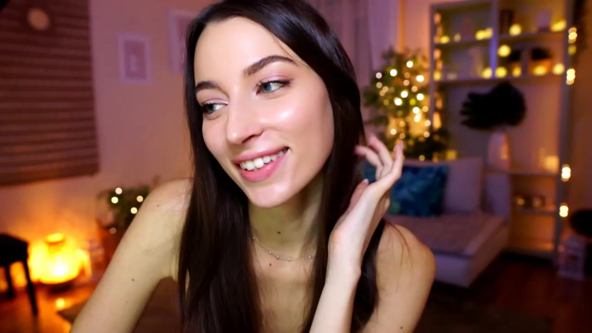 Gallery image thumbnail from Emily_grey69's myfreecams stream on, 01/31/2023, 20:45 image 12 of 20