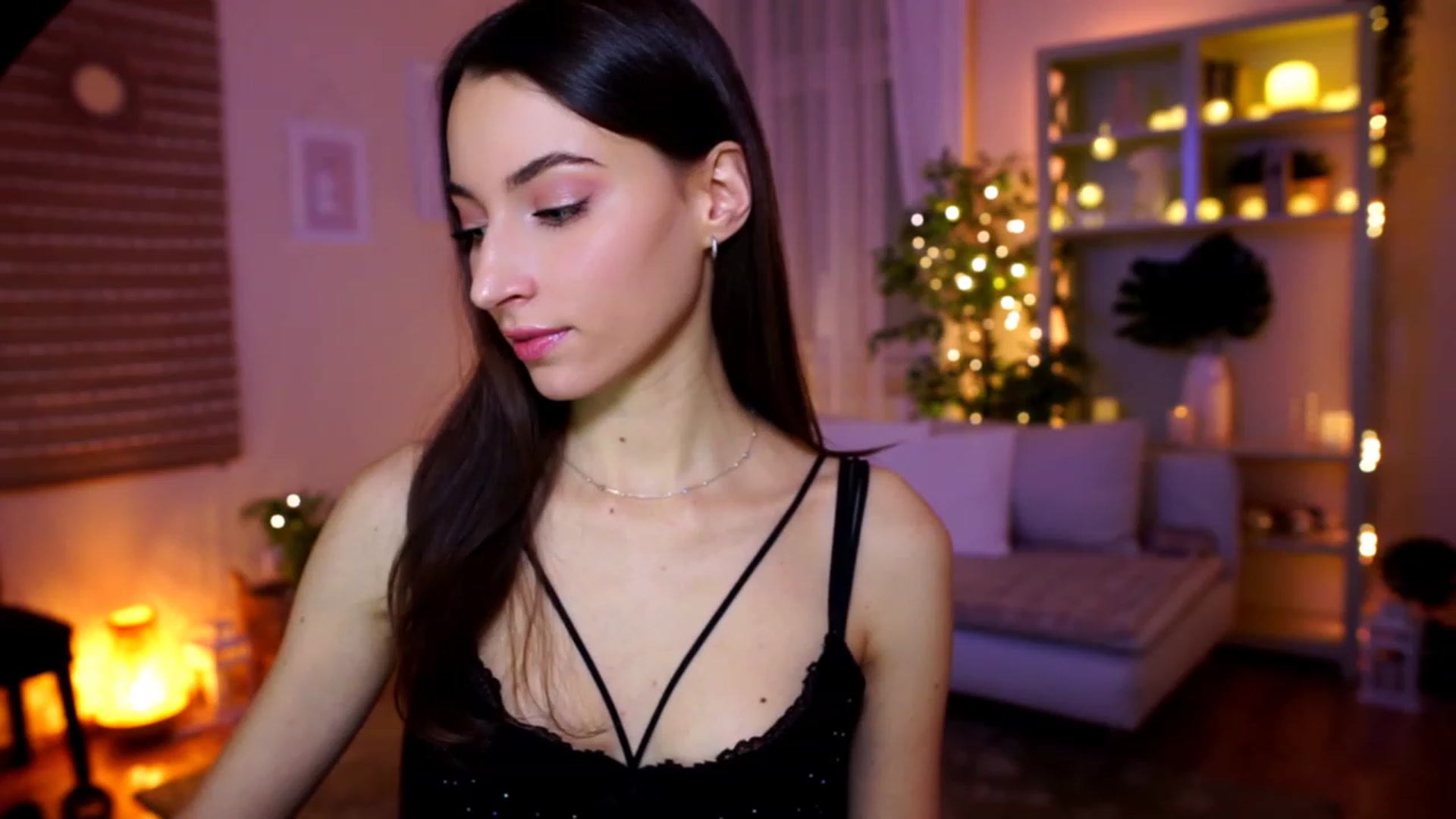 Gallery image thumbnail from Emily_grey69's myfreecams stream on, 02/02/2023, 18:46 image 13 of 20