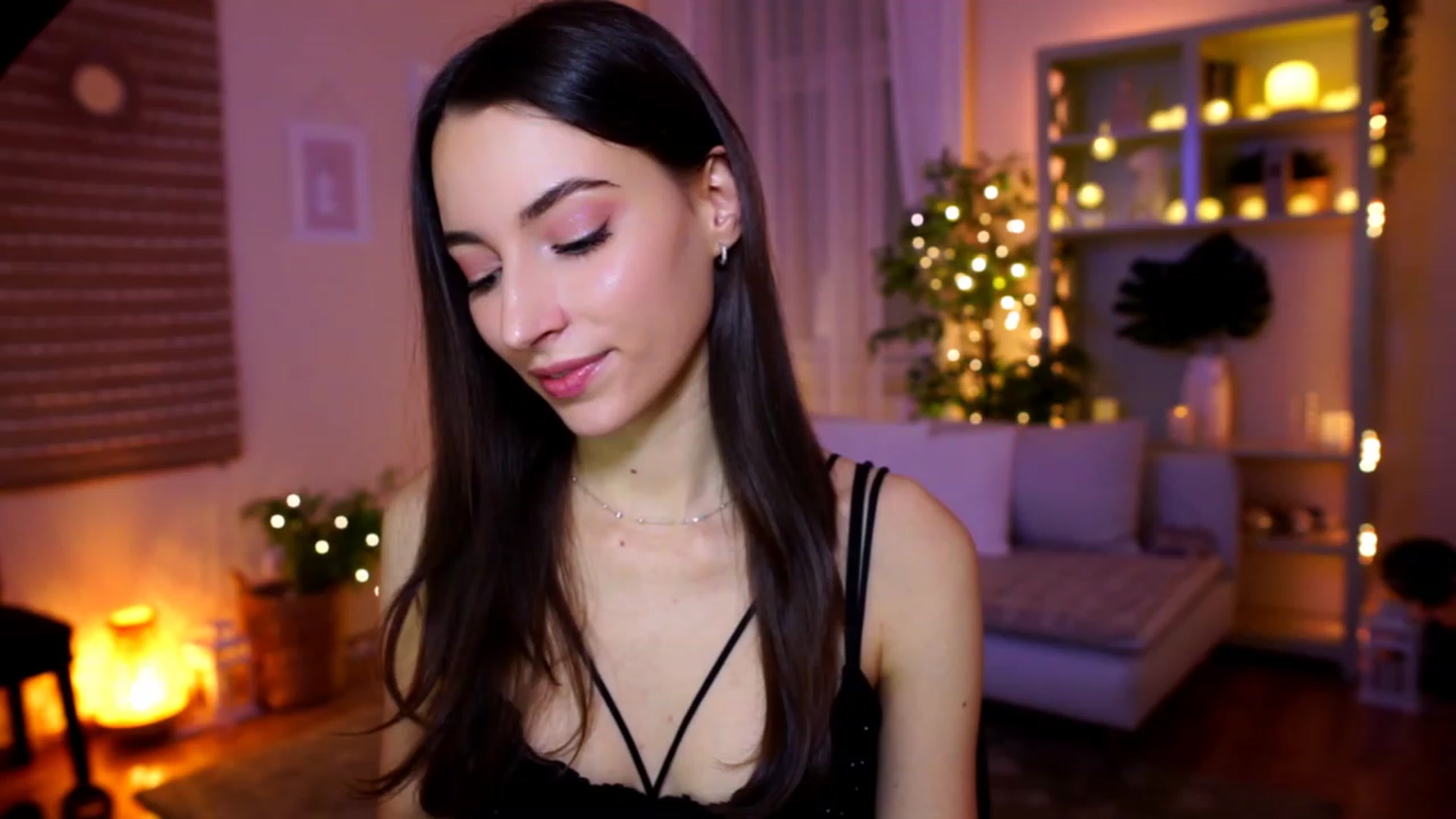 Gallery image thumbnail from Emily_grey69's myfreecams stream on, 02/02/2023, 18:46 image 9 of 20