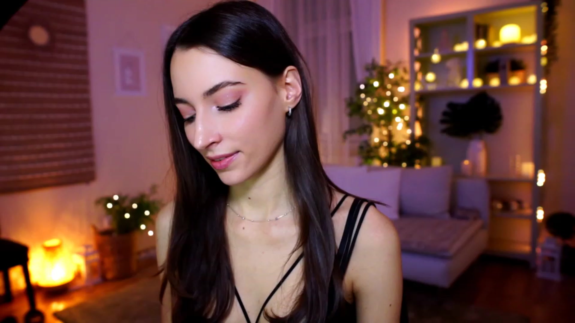 Gallery image thumbnail from Emily_grey69's myfreecams stream on, 02/02/2023, 18:46 image 11 of 20