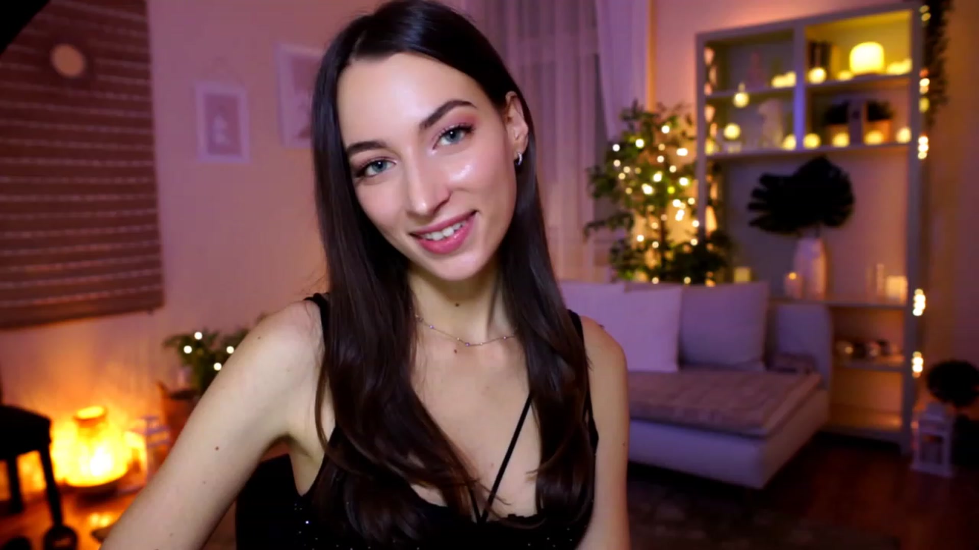 Gallery image thumbnail from Emily_grey69's myfreecams stream on, 02/02/2023, 18:46 image 3 of 20