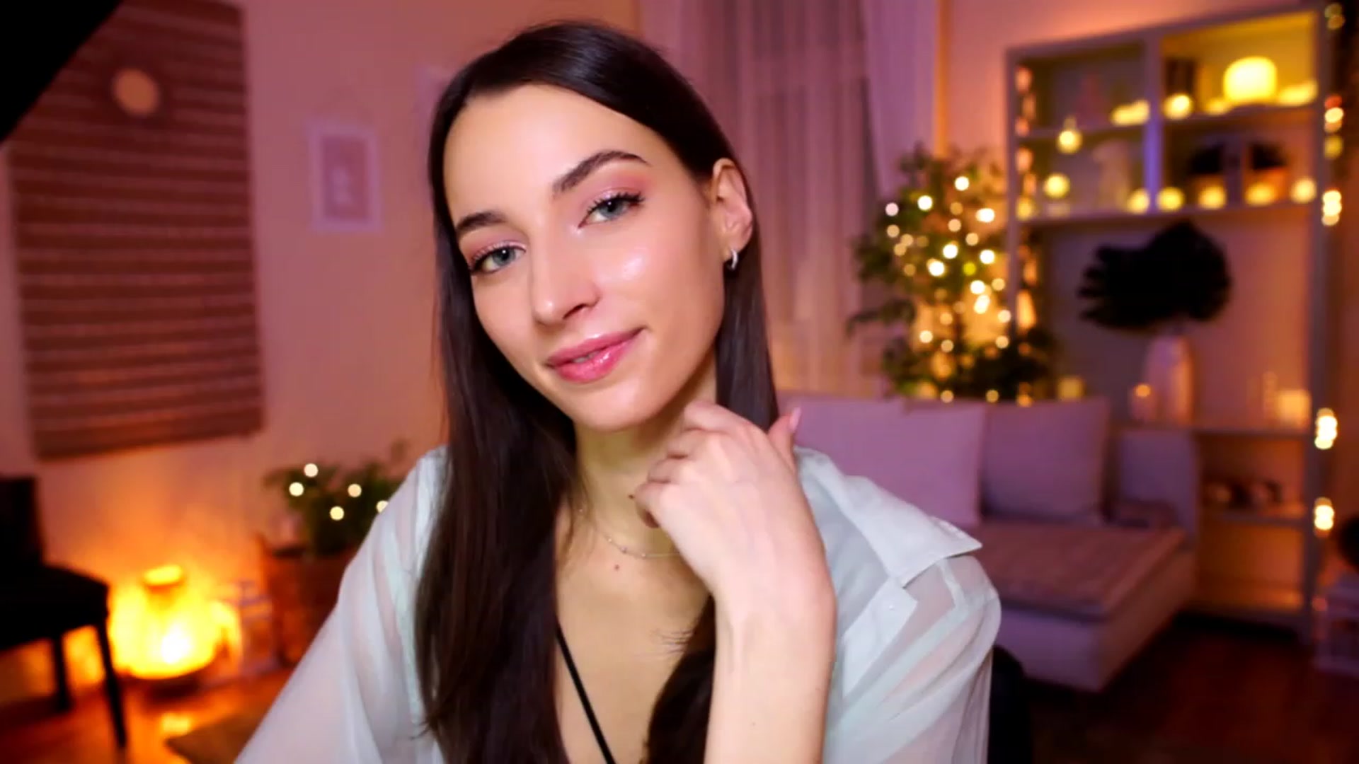 Gallery image thumbnail from Emily_grey69's myfreecams stream on, 02/02/2023, 21:01 image 1 of 20