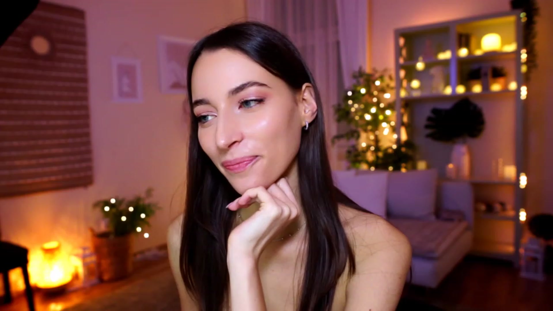 Gallery image thumbnail from Emily_grey69's myfreecams stream on, 02/02/2023, 21:01 image 16 of 20