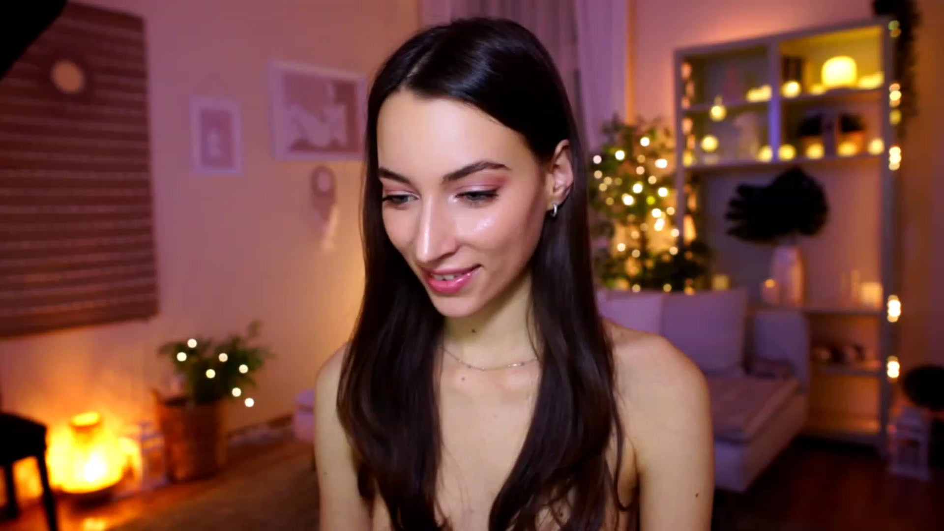 Gallery image thumbnail from Emily_grey69's myfreecams stream on, 02/02/2023, 21:01 image 19 of 20