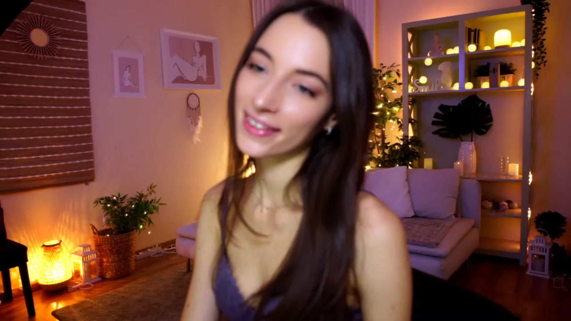 Gallery image thumbnail from Emily_grey69's myfreecams stream on, 02/03/2023, 17:13 image 2 of 20