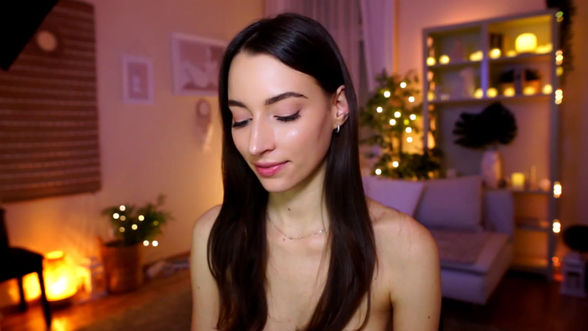 Gallery image thumbnail from Emily_grey69's myfreecams stream on, 02/06/2023, 21:47 image 20 of 20