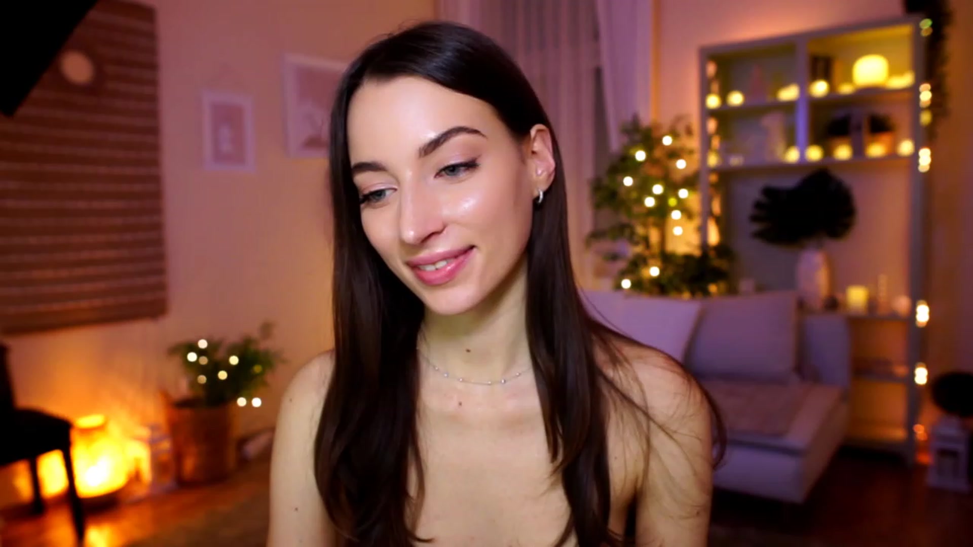 Gallery image thumbnail from Emily_grey69's myfreecams stream on, 02/06/2023, 21:47 image 13 of 20
