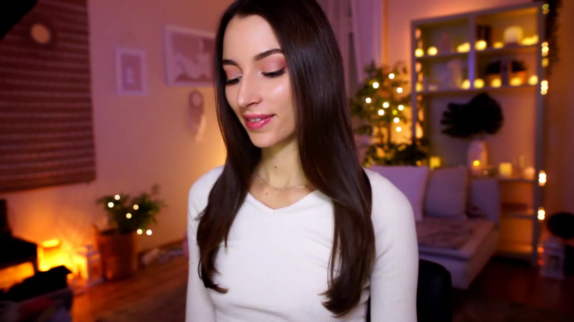 Gallery image thumbnail from Emily_grey69's myfreecams stream on, 02/09/2023, 19:06 image 2 of 20
