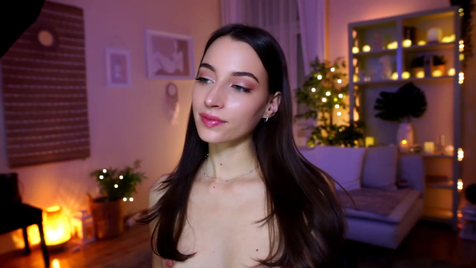 Gallery image thumbnail from Emily_grey69's myfreecams stream on, 02/09/2023, 19:06 image 13 of 20