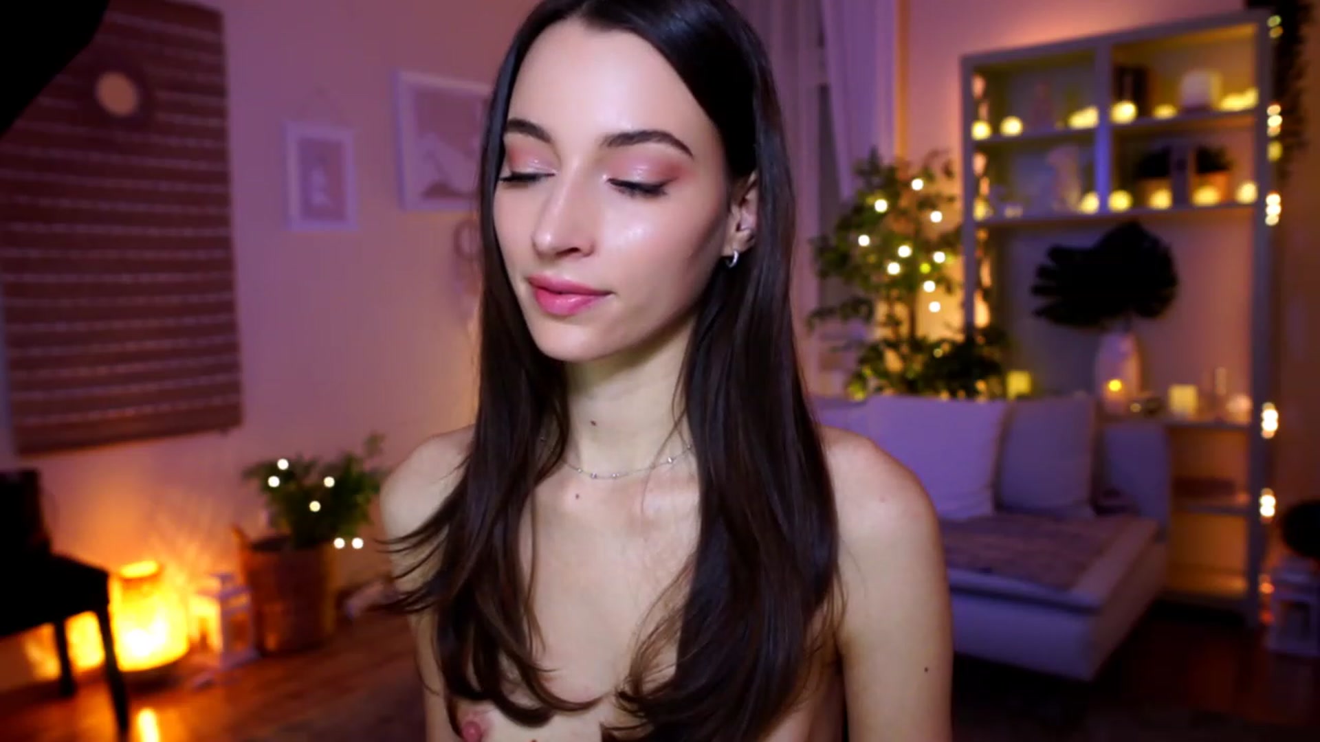 Gallery image thumbnail from Emily_grey69's myfreecams stream on, 02/09/2023, 19:06 image 16 of 20