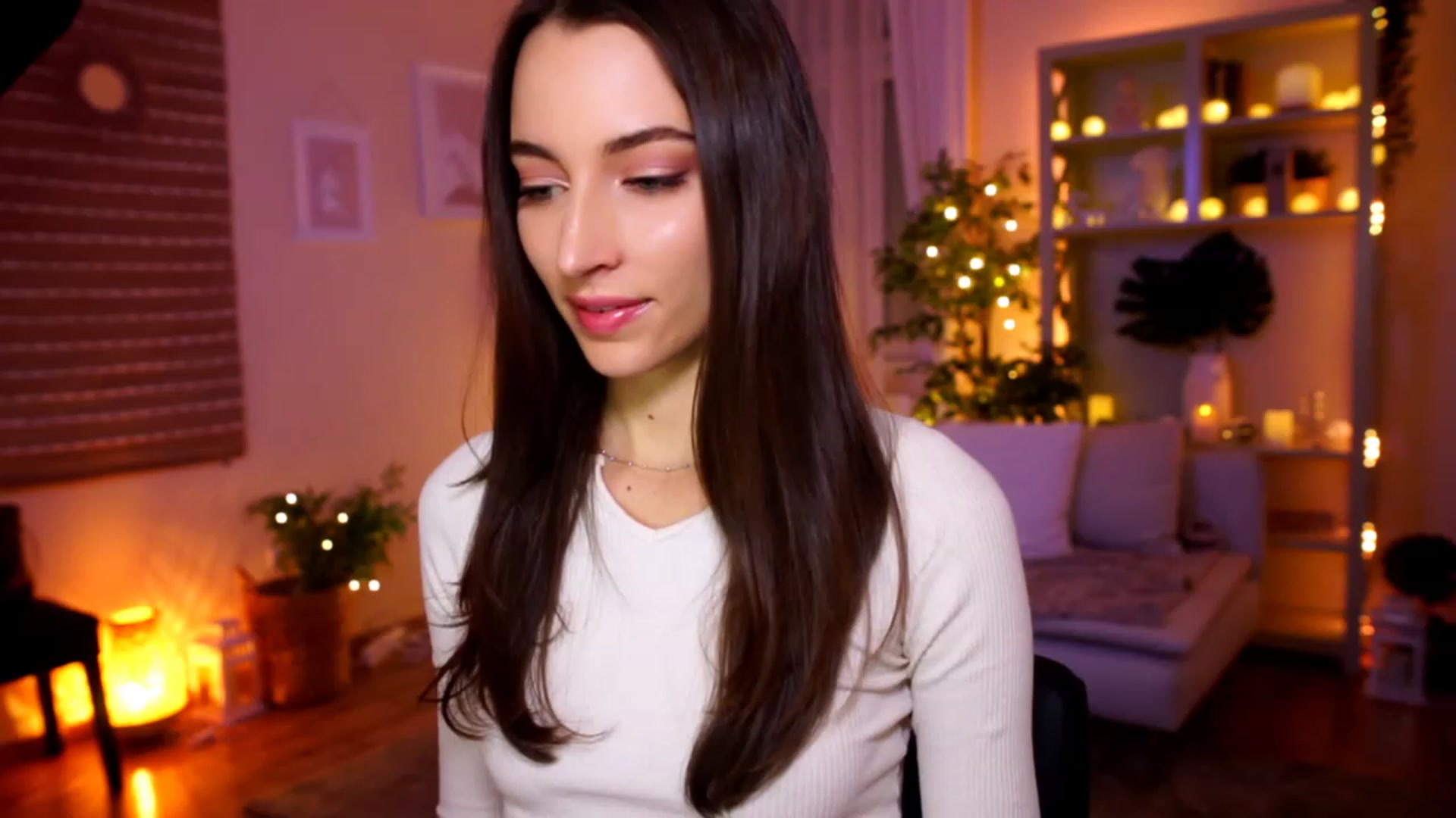 Gallery image thumbnail from Emily_grey69's myfreecams stream on, 02/09/2023, 19:06 image 6 of 20