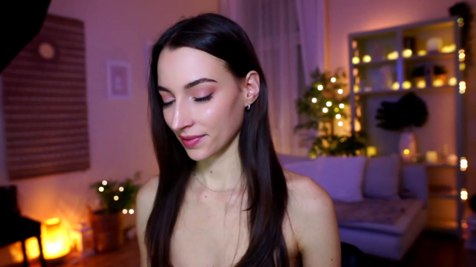 Gallery image thumbnail from Emily_grey69's myfreecams stream on, 02/09/2023, 19:06 image 8 of 20