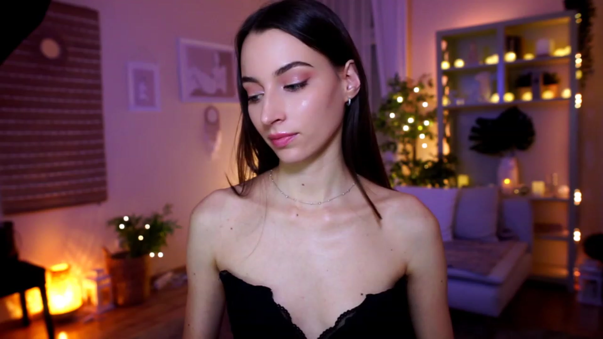 Gallery image thumbnail from Emily_grey69's myfreecams stream on, 02/09/2023, 21:51 image 14 of 20