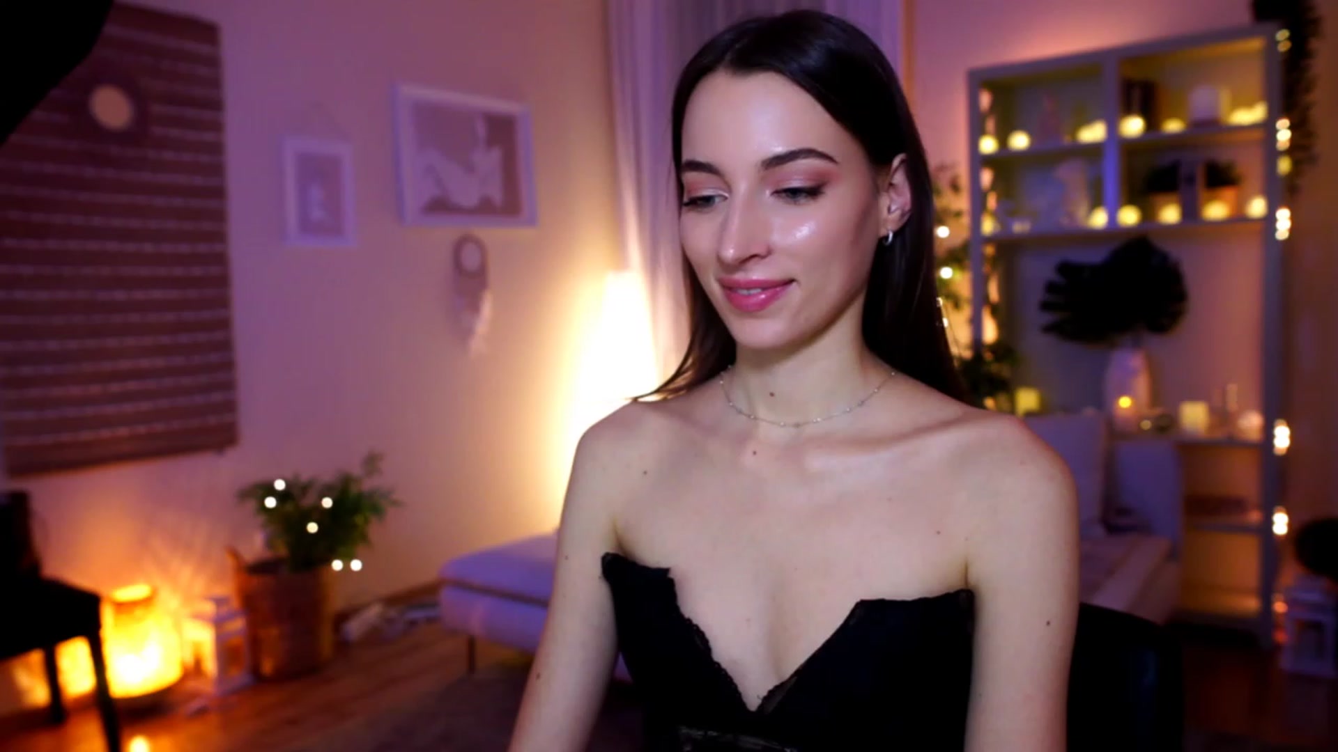 Gallery image thumbnail from Emily_grey69's myfreecams stream on, 02/09/2023, 21:51 image 15 of 20