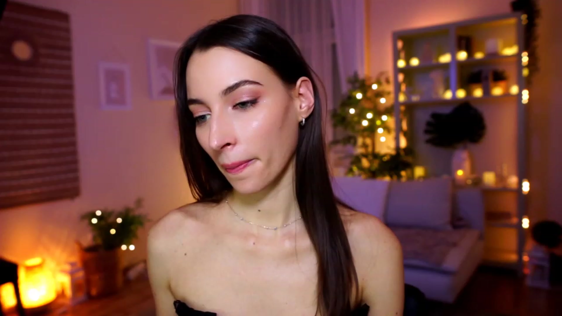 Gallery image thumbnail from Emily_grey69's myfreecams stream on, 02/09/2023, 21:51 image 20 of 20