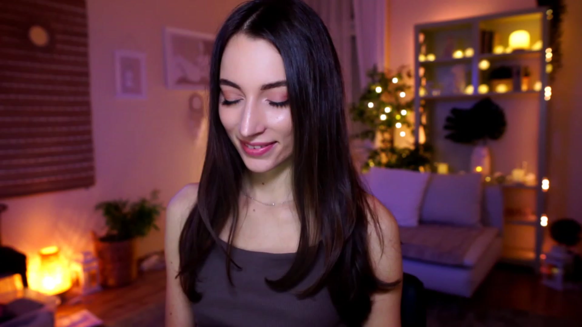 Gallery image thumbnail from Emily_grey69's myfreecams stream on, 02/11/2023, 17:13 image 1 of 20