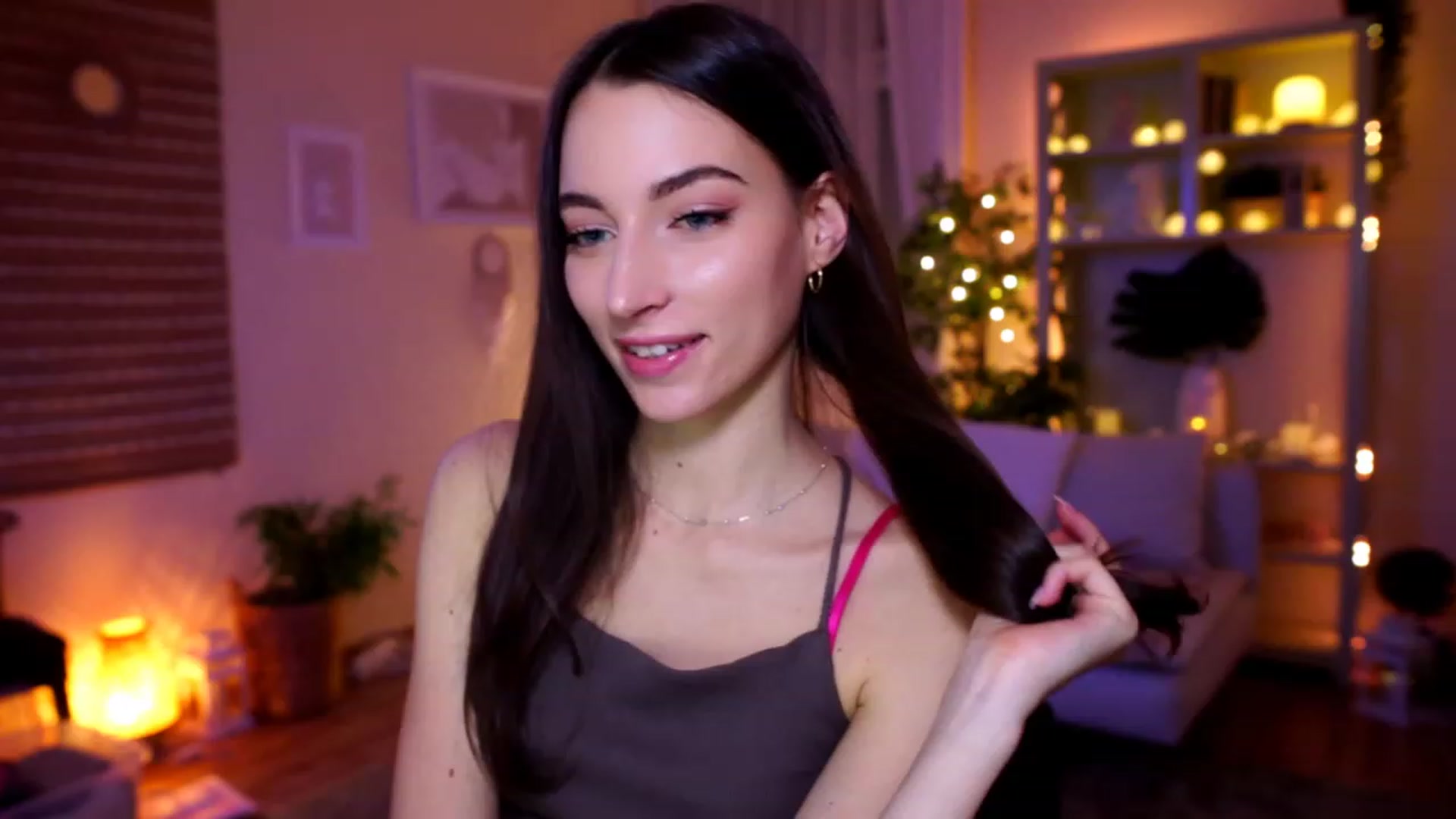 Gallery image thumbnail from Emily_grey69's myfreecams stream on, 02/11/2023, 17:13 image 11 of 20