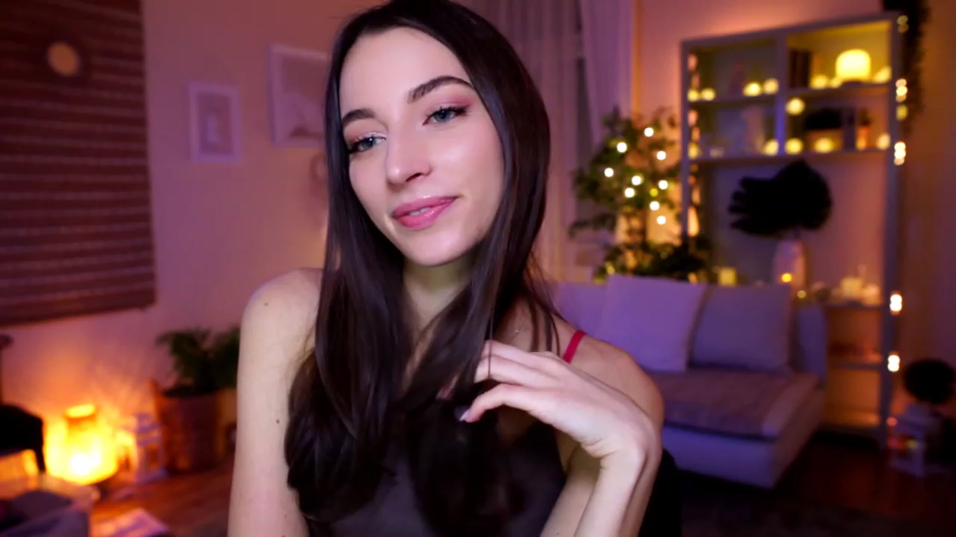 Gallery image thumbnail from Emily_grey69's myfreecams stream on, 02/11/2023, 17:13 image 3 of 20