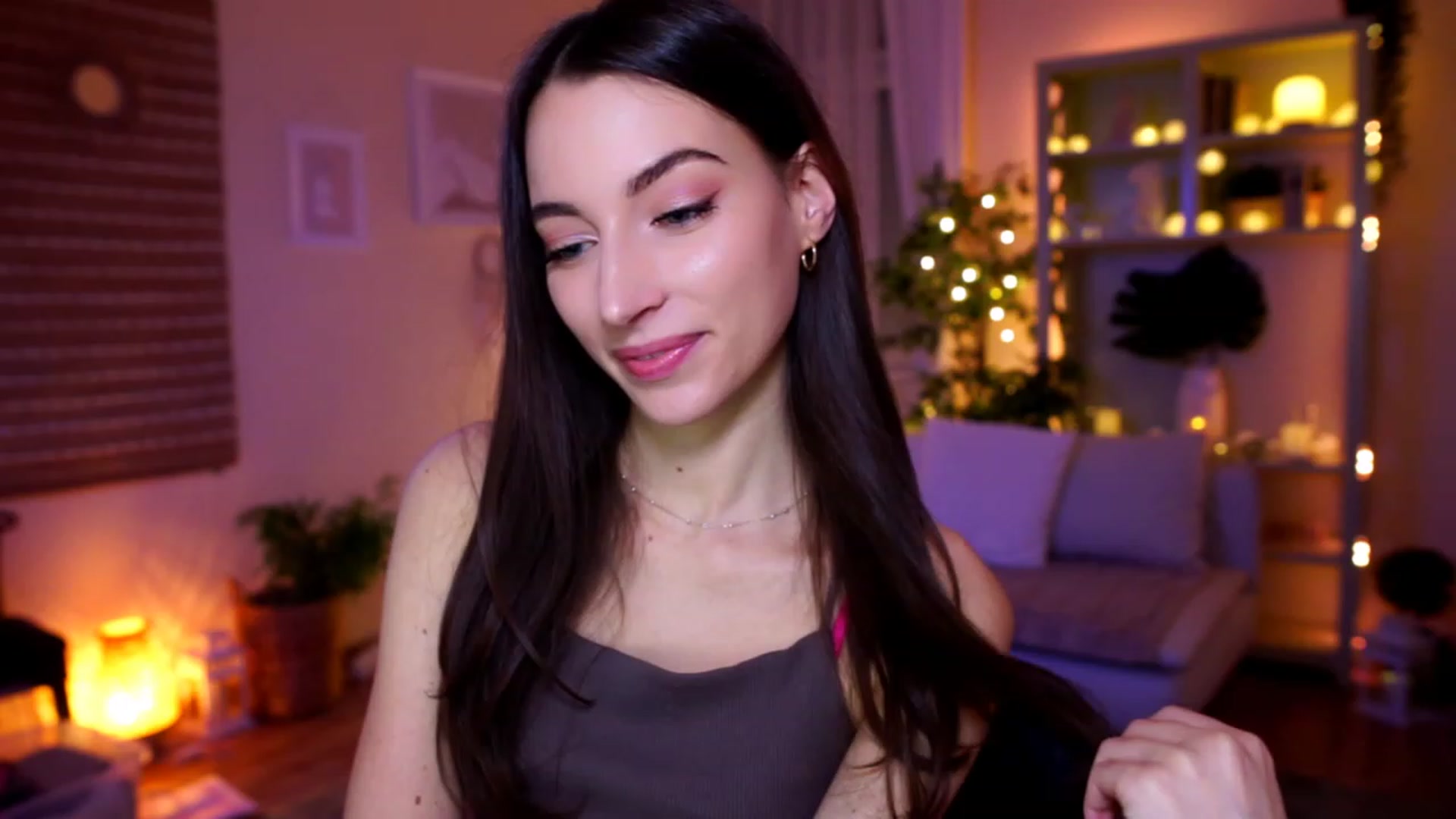 Gallery image thumbnail from Emily_grey69's myfreecams stream on, 02/11/2023, 17:13 image 8 of 20