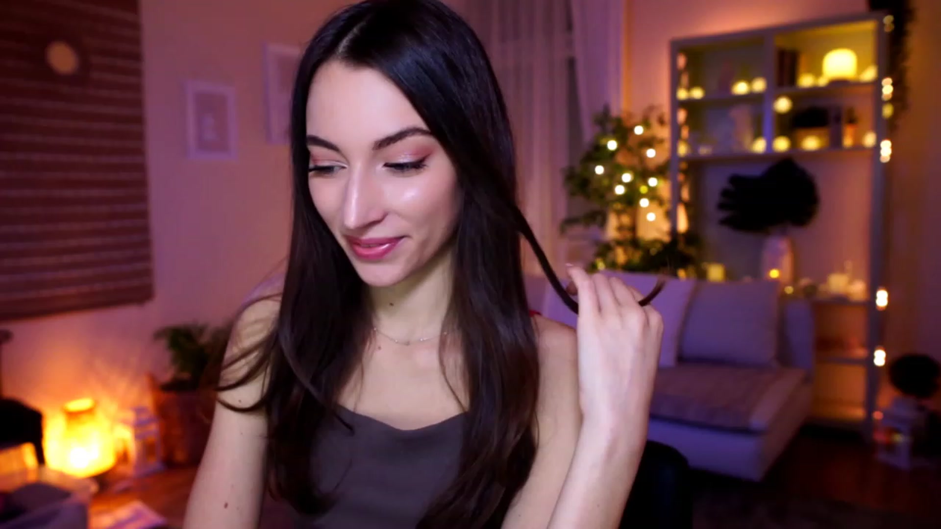 Gallery image thumbnail from Emily_grey69's myfreecams stream on, 02/11/2023, 17:13 image 6 of 20