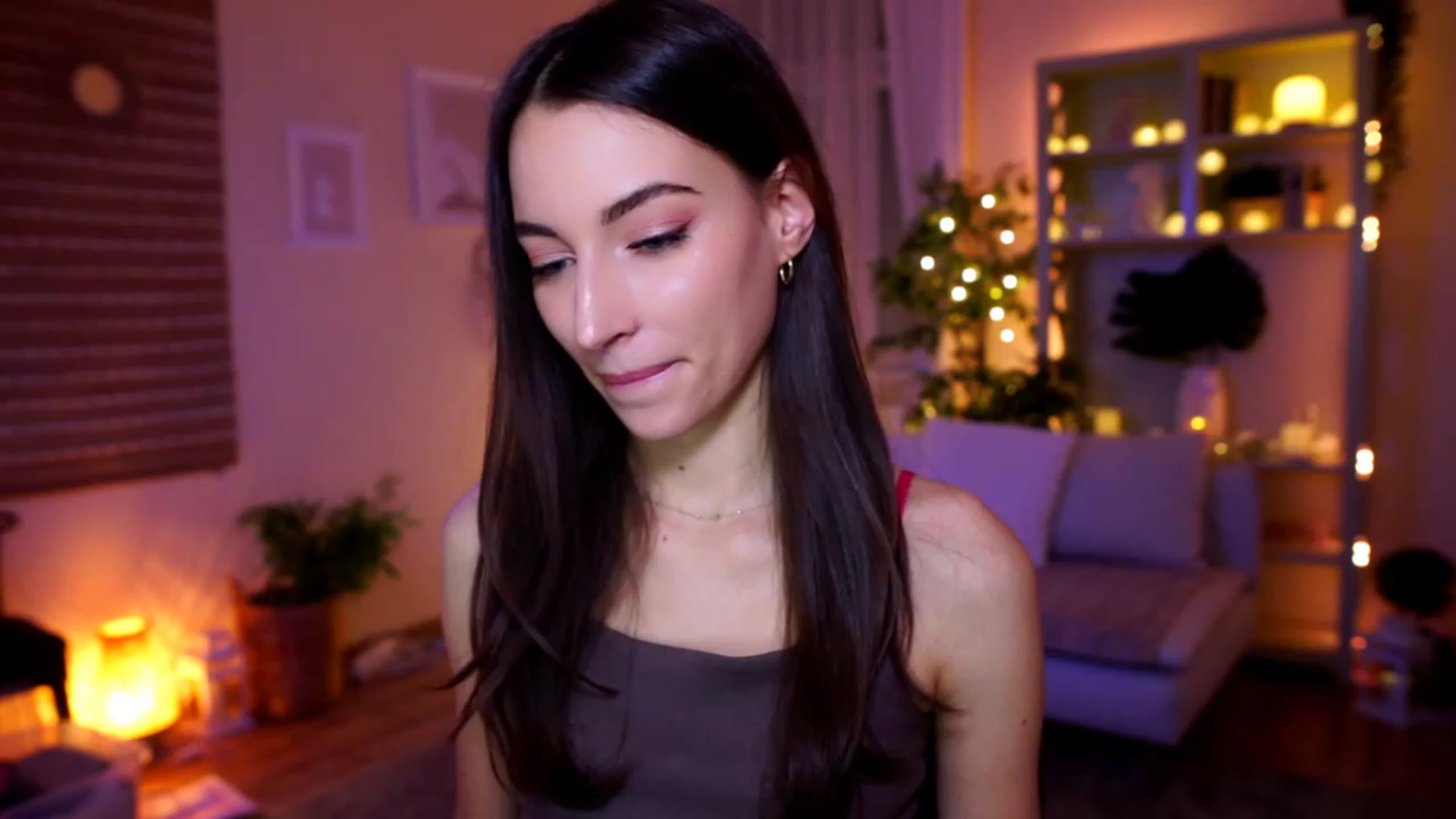 Gallery image thumbnail from Emily_grey69's myfreecams stream on, 02/11/2023, 17:13 image 9 of 20