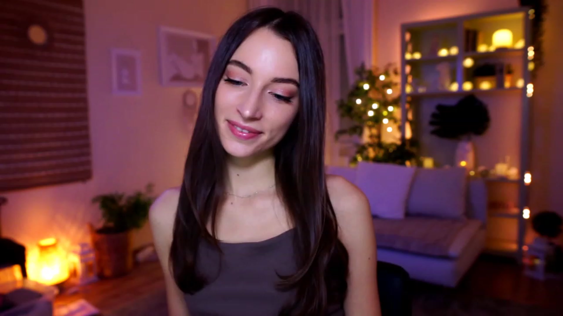 Gallery image thumbnail from Emily_grey69's myfreecams stream on, 02/11/2023, 17:13 image 5 of 20