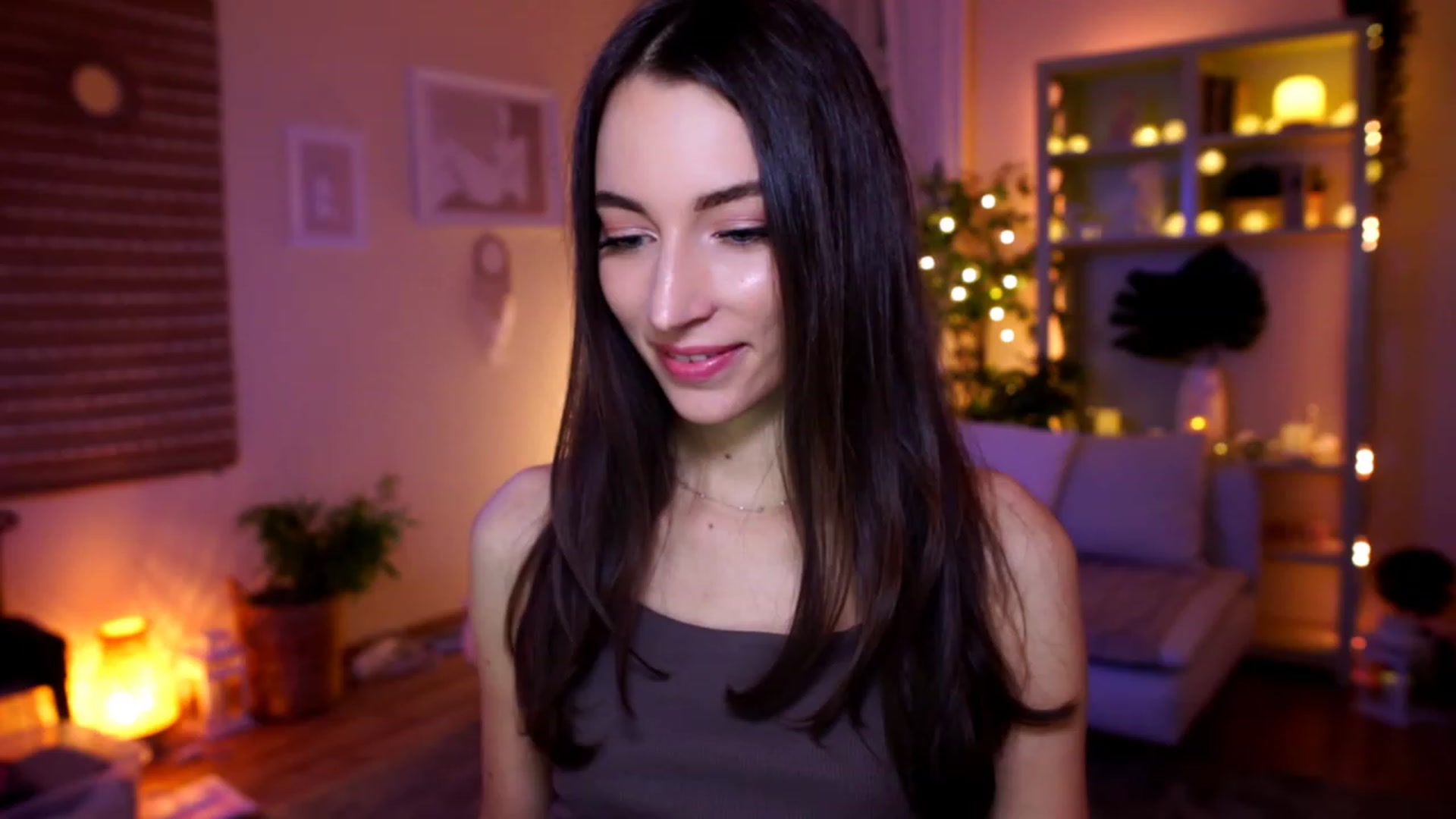 Gallery image thumbnail from Emily_grey69's myfreecams stream on, 02/11/2023, 17:13 image 2 of 20