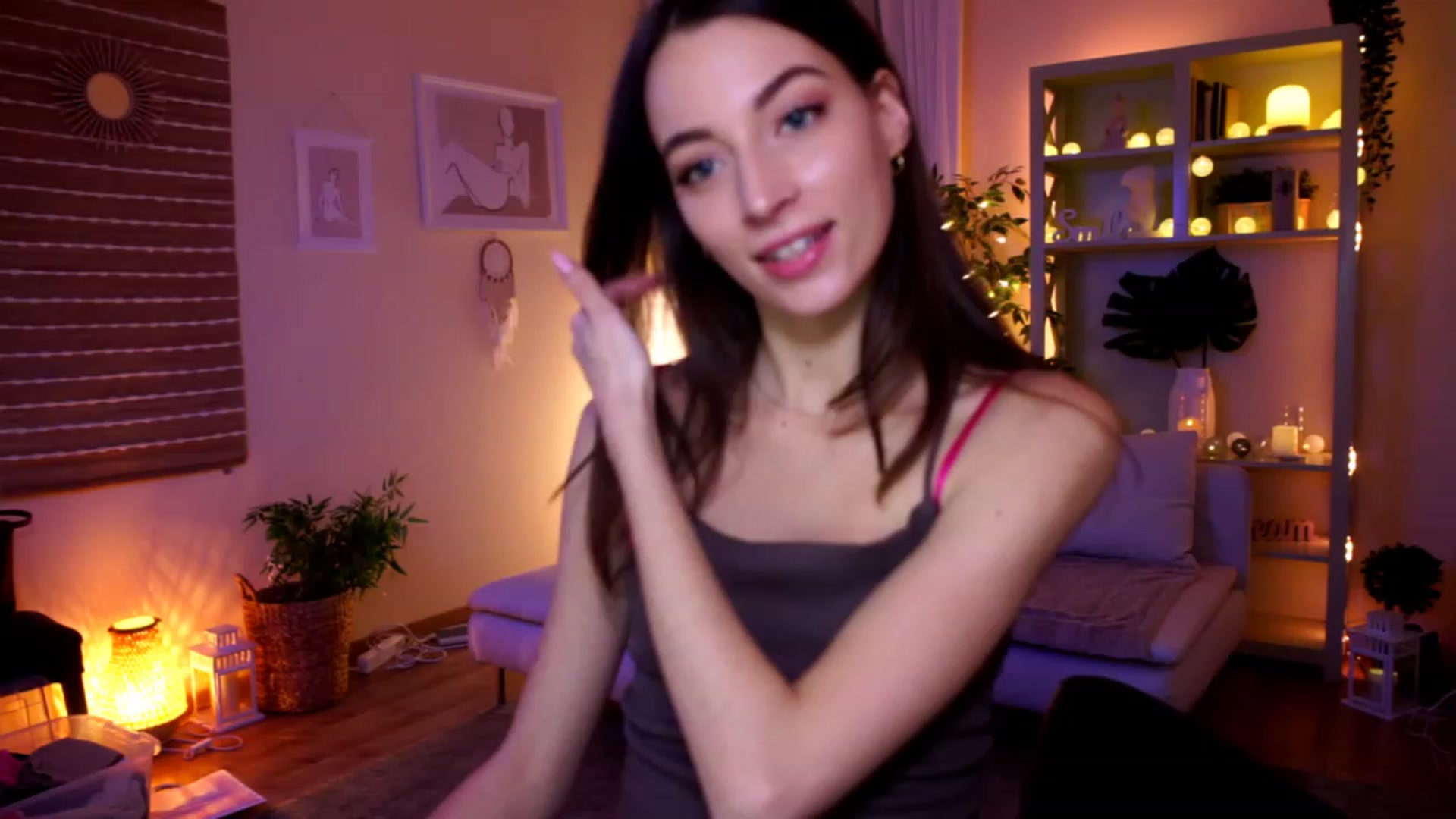 Gallery image thumbnail from Emily_grey69's myfreecams stream on, 02/11/2023, 17:13 image 20 of 20