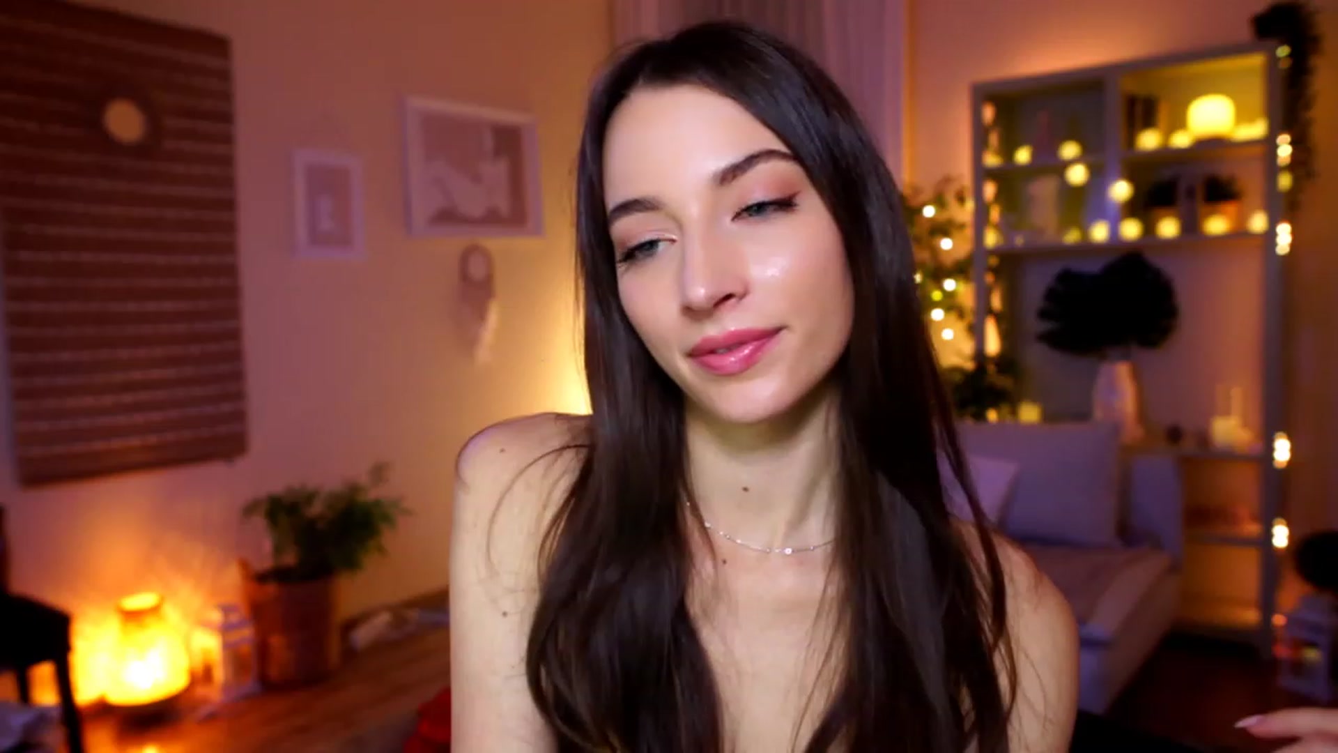 Gallery image thumbnail from Emily_grey69's myfreecams stream on, 02/13/2023, 20:10 image 15 of 20