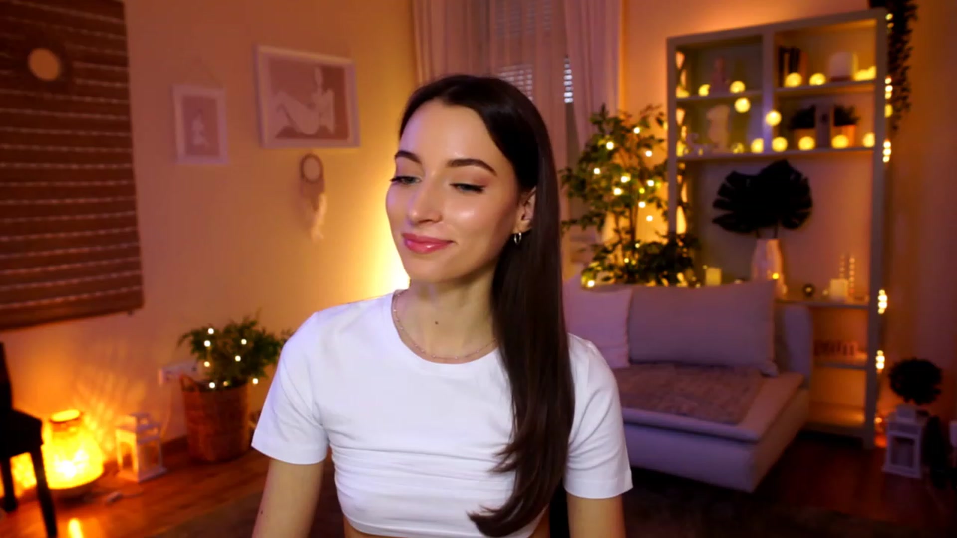 Gallery image thumbnail from Emily_grey69's myfreecams stream on, 02/17/2023, 13:53 image 3 of 20