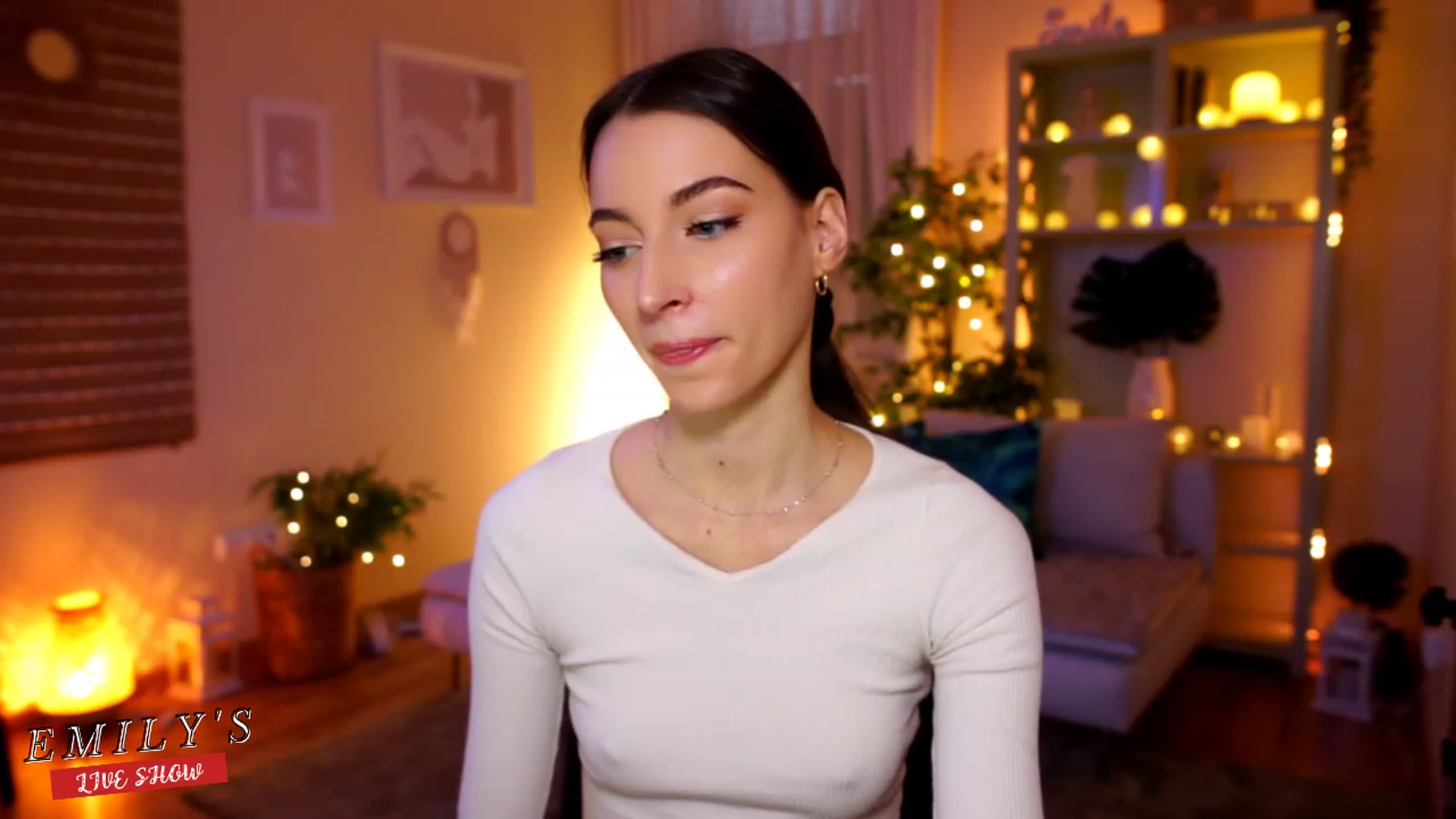 Gallery image thumbnail from Emily_grey69's myfreecams stream on, 02/25/2023, 12:52 image 14 of 20