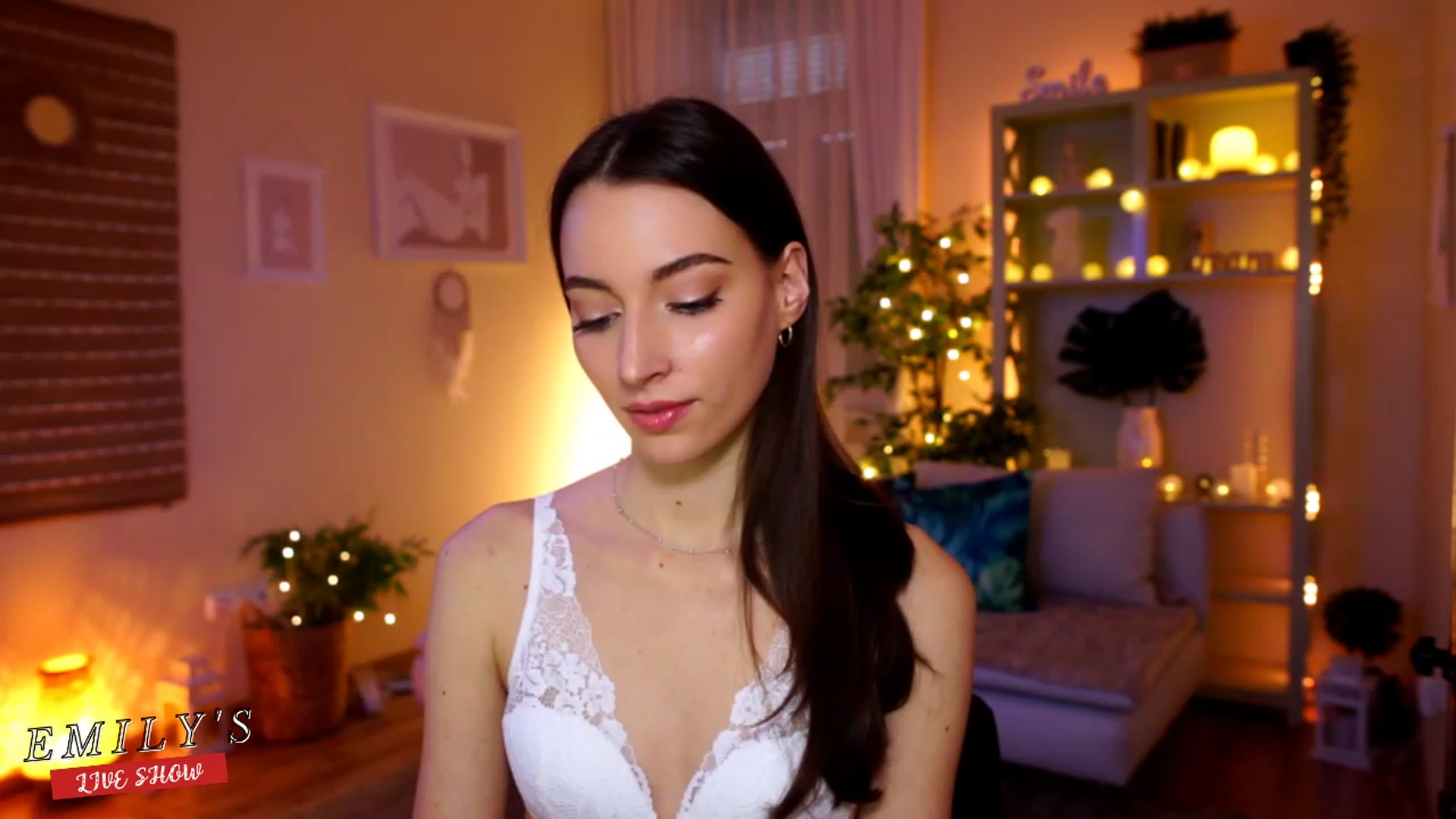 Gallery image thumbnail from Emily_grey69's myfreecams stream on, 02/25/2023, 14:01 image 15 of 20