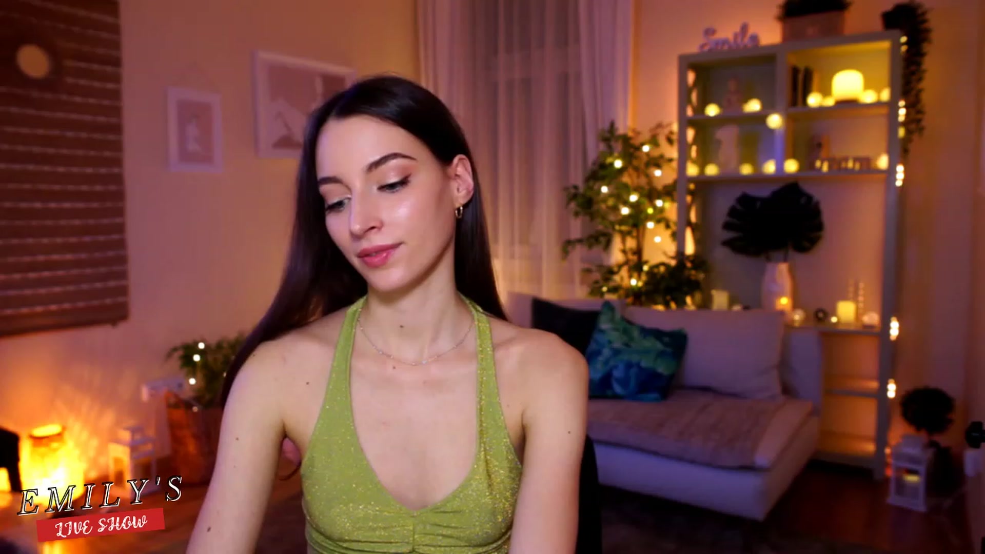Gallery image thumbnail from Emily_grey69's myfreecams stream on, 02/26/2023, 17:10 image 13 of 20