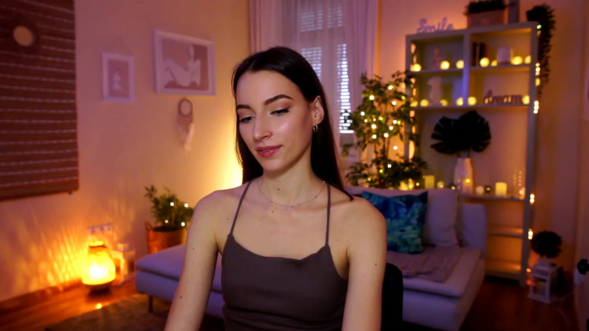 Gallery image thumbnail from Emily_grey69's myfreecams stream on, 03/05/2023, 12:51 image 4 of 20