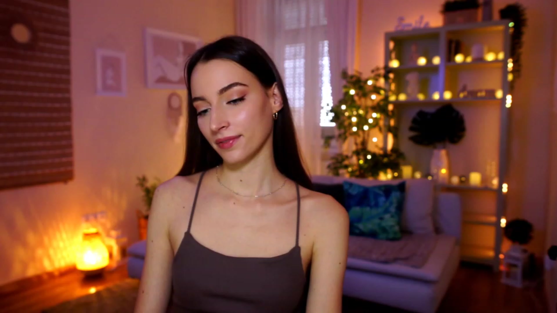 Gallery image thumbnail from Emily_grey69's myfreecams stream on, 03/05/2023, 12:51 image 11 of 20