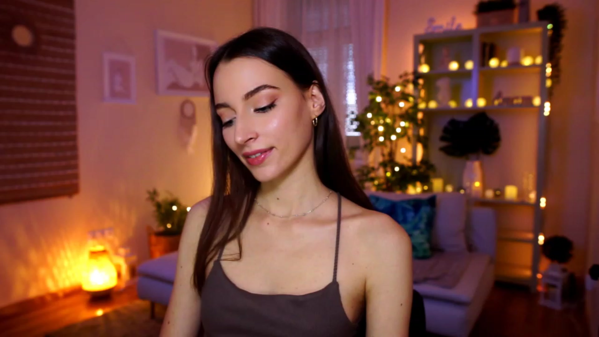 Gallery image thumbnail from Emily_grey69's myfreecams stream on, 03/05/2023, 12:51 image 8 of 20