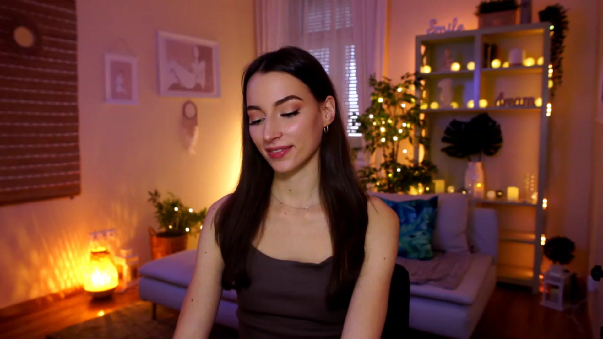Gallery image thumbnail from Emily_grey69's myfreecams stream on, 03/05/2023, 12:51 image 3 of 20