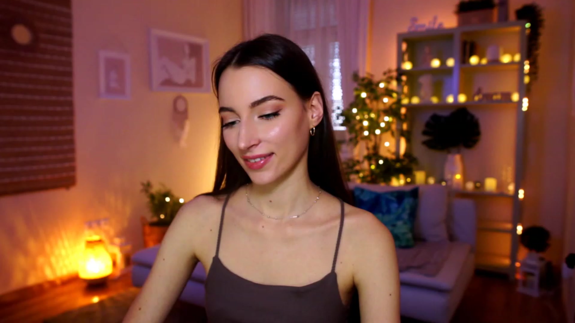 Gallery image thumbnail from Emily_grey69's myfreecams stream on, 03/05/2023, 12:51 image 10 of 20