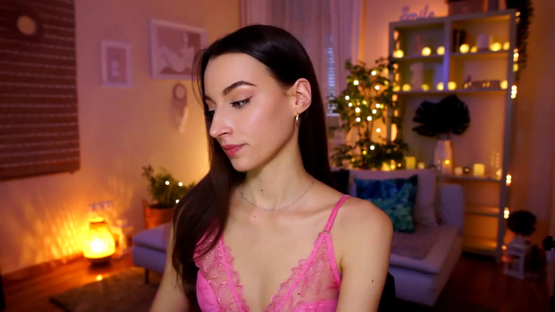 Gallery image thumbnail from Emily_grey69's myfreecams stream on, 03/05/2023, 16:36 image 1 of 20
