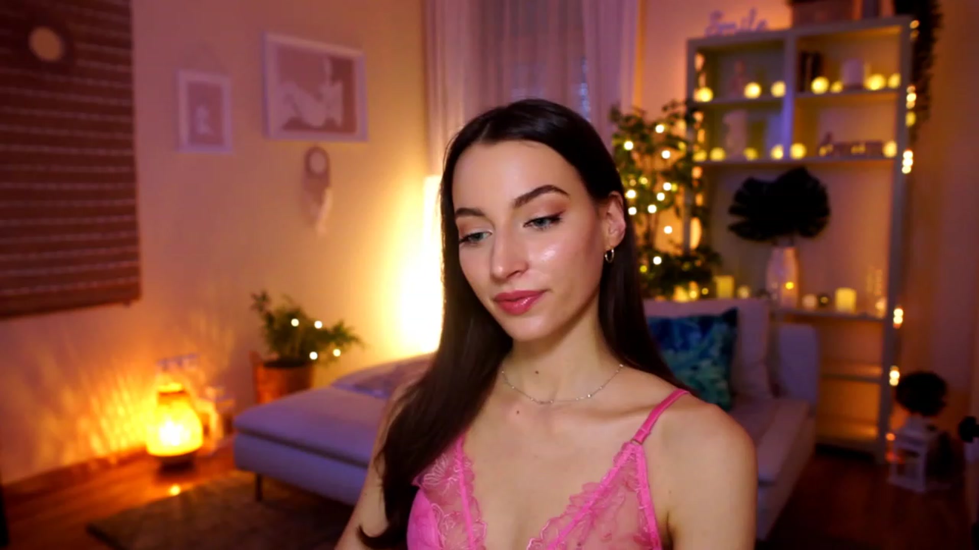 Gallery image thumbnail from Emily_grey69's myfreecams stream on, 03/05/2023, 16:36 image 7 of 20