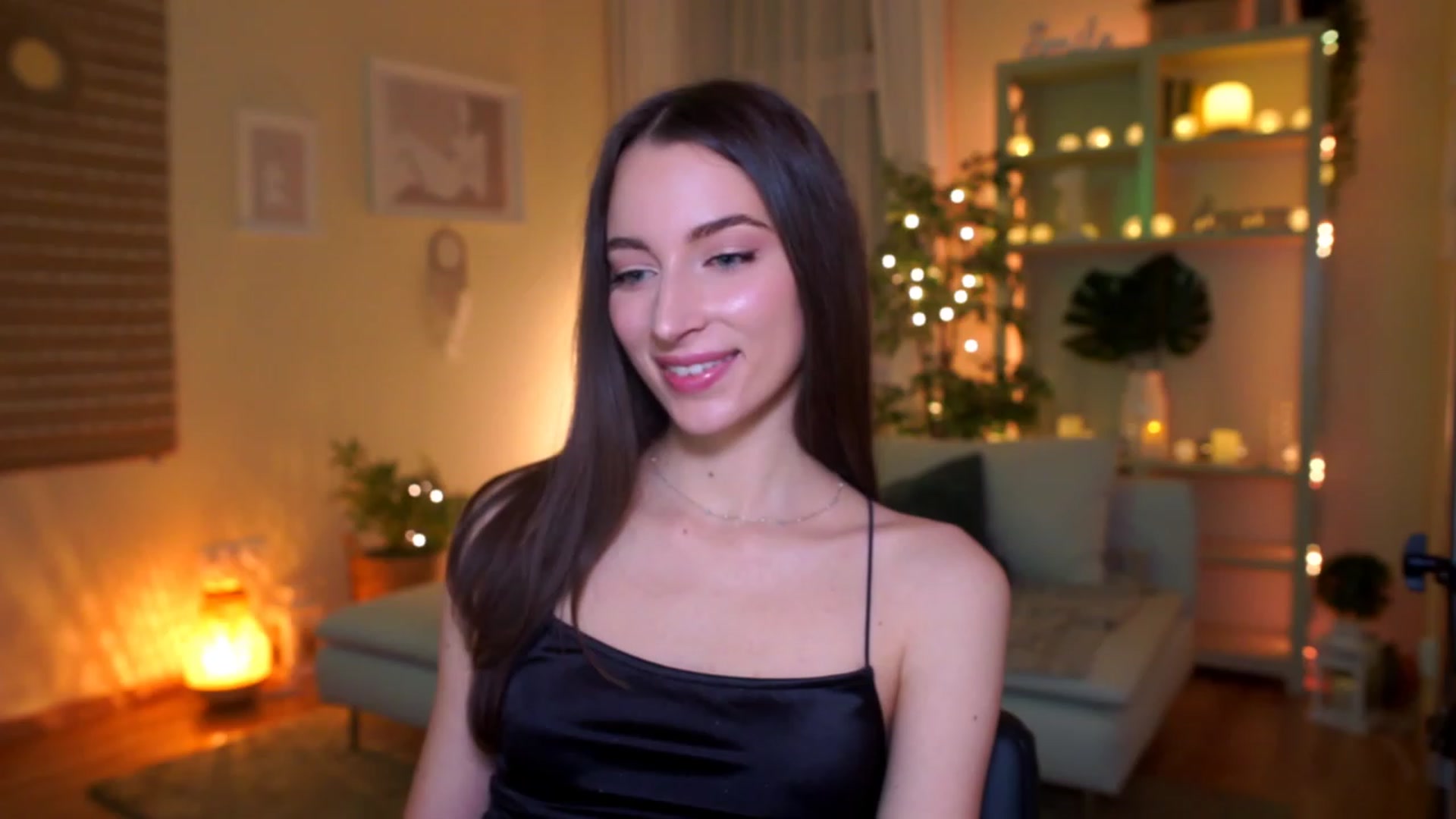 Gallery image thumbnail from Emily_grey69's myfreecams stream on, 03/07/2023, 22:15 image 6 of 20