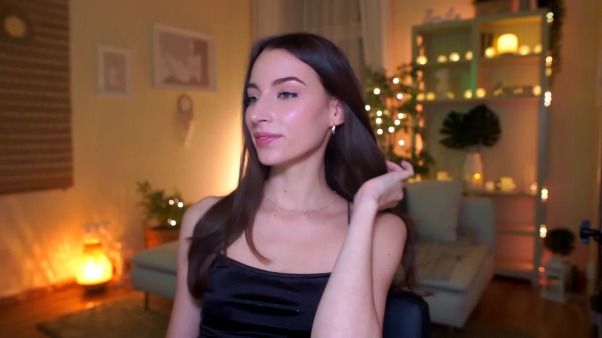 Gallery image thumbnail from Emily_grey69's myfreecams stream on, 03/07/2023, 22:15 image 8 of 20