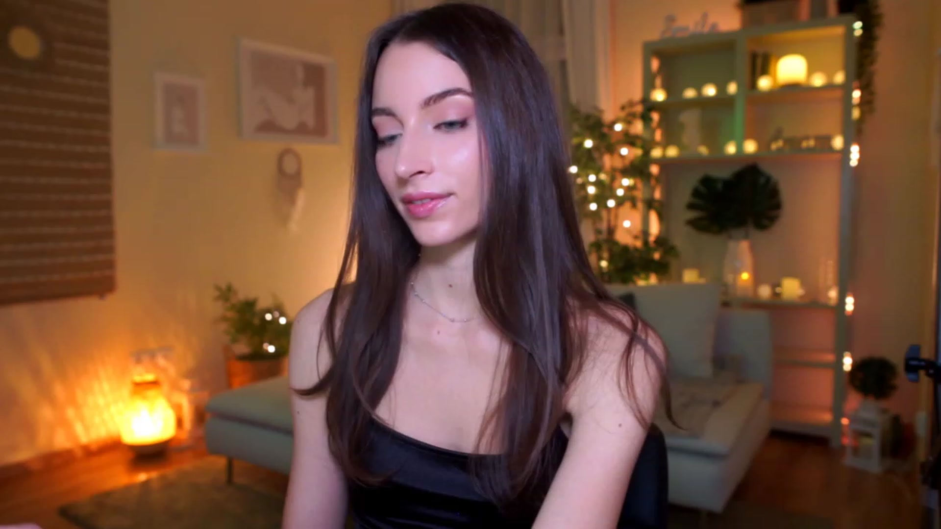 Gallery image thumbnail from Emily_grey69's myfreecams stream on, 03/07/2023, 22:15 image 15 of 20