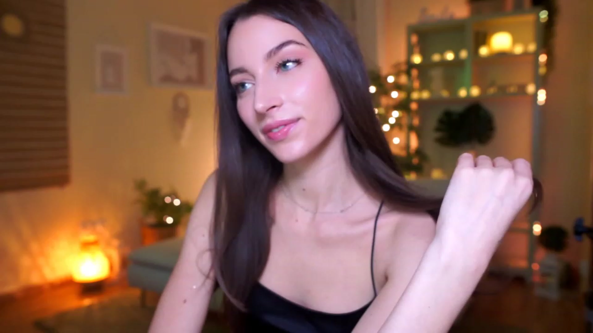 Gallery image thumbnail from Emily_grey69's myfreecams stream on, 03/07/2023, 22:15 image 14 of 20